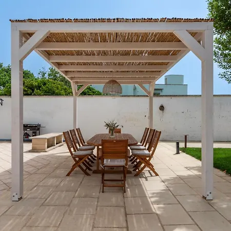 Villa Villa Giulia With Hot Tub - Artemisia Homes Nociglia