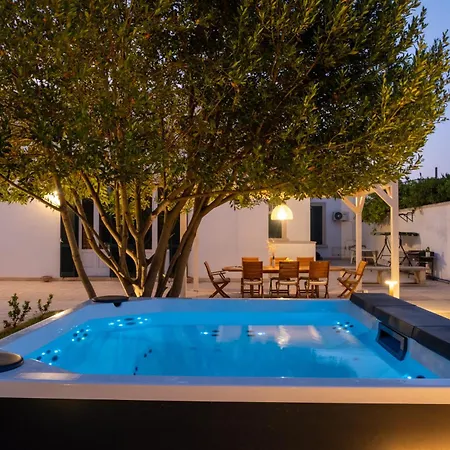 Villa Giulia With Hot Tub - Artemisia Homes