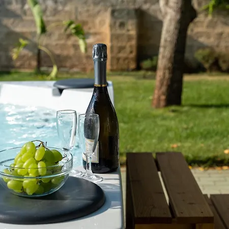 Villa Giulia With Hot Tub - Artemisia Homes Villa Nociglia
