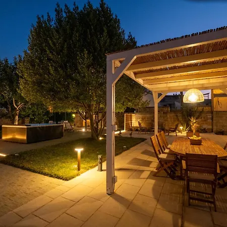 Villa Giulia With Hot Tub - Artemisia Homes Villa *