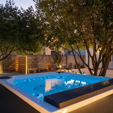 Villa Giulia With Hot Tub - Artemisia Homes Villa Nociglia