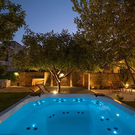 Villa Giulia With Hot Tub - Artemisia Homes *