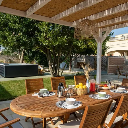 Giulia With Hot Tub - Artemisia Homes