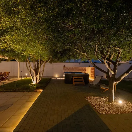 Giulia With Hot Tub - Artemisia Homes * Nociglia