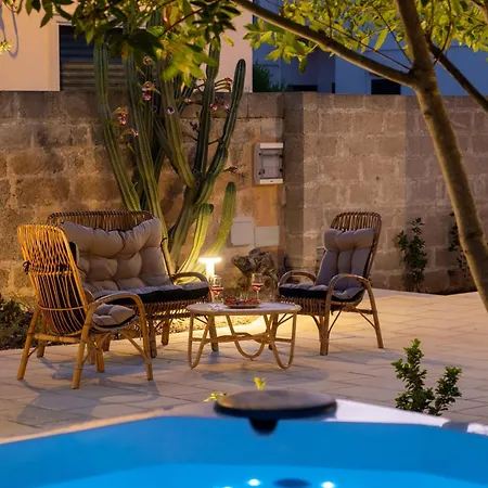 Giulia With Hot Tub - Artemisia Homes Villa